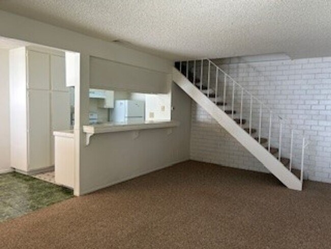 Building Photo - La Buena Vida Townhouse