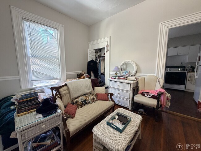 Foto del edificio - 8A Forest St. Unit 1L