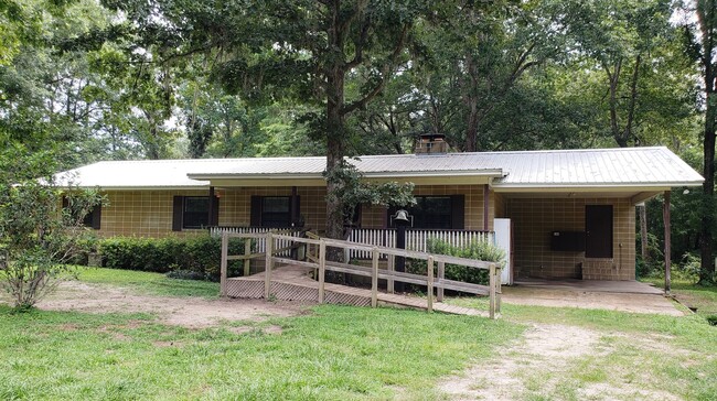 Building Photo - Large 3 bedroom house for rent August 2024...