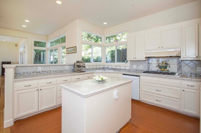 Building Photo - Fabulous Mill Valley Home