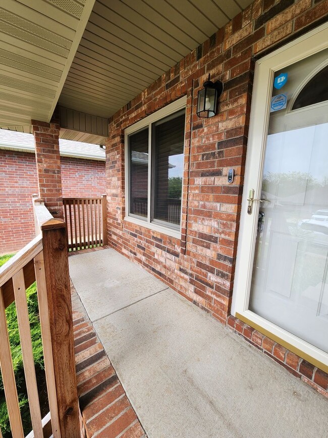 Foto del edificio - Spacious 2-Bedroom, 2-Bathroom Home AVAILA...