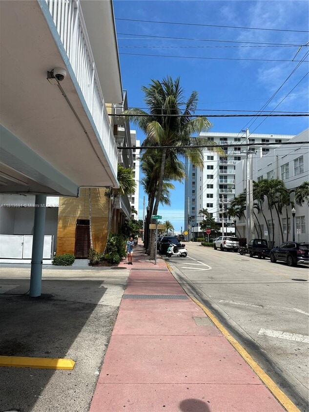 Primary Photo - 401 Collins Ave