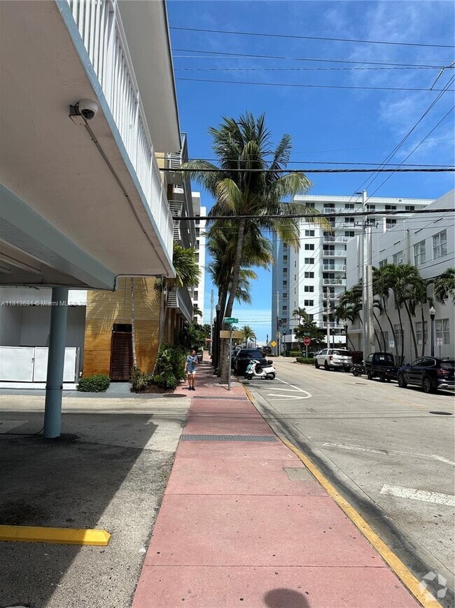 Building Photo - 401 Collins Ave