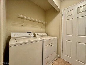 Building Photo - 7289 Topeka Dr