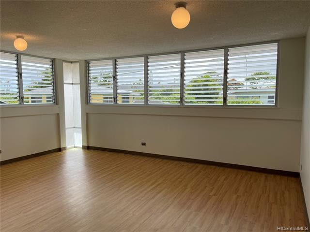 Building Photo - 48 Maluniu Ave