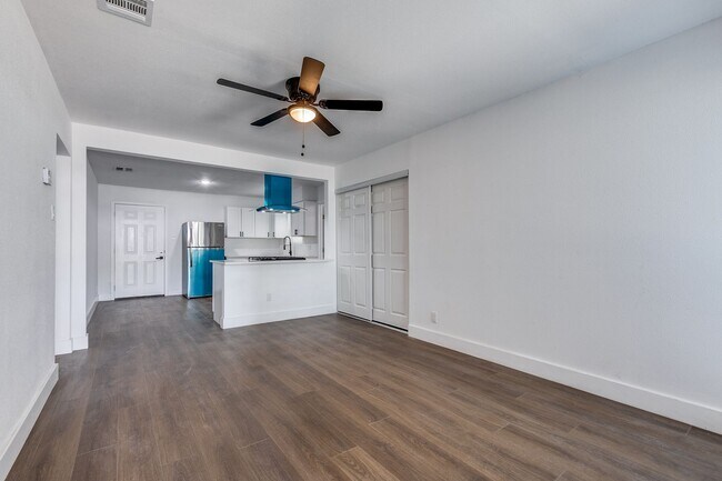 Foto del edificio - RENOVATED 3-BEDROOM HOME IN UNITED WESTWOOD