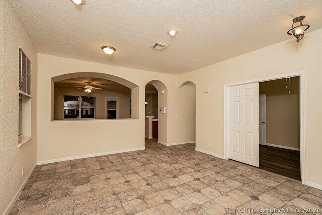 Building Photo - 1504 Siena Ln