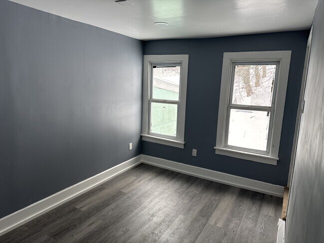 Building Photo - 804 W Mulberry St