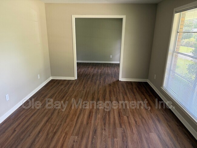 Building Photo - 2821 S Richardson Dr