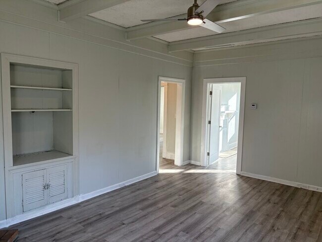 Foto del edificio - 225 Poplar St