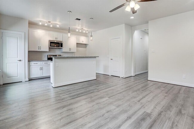 Building Photo - 10401 Cathedral Dr