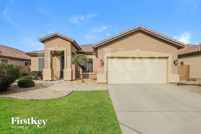 Foto principal - 188 S 154th Ln