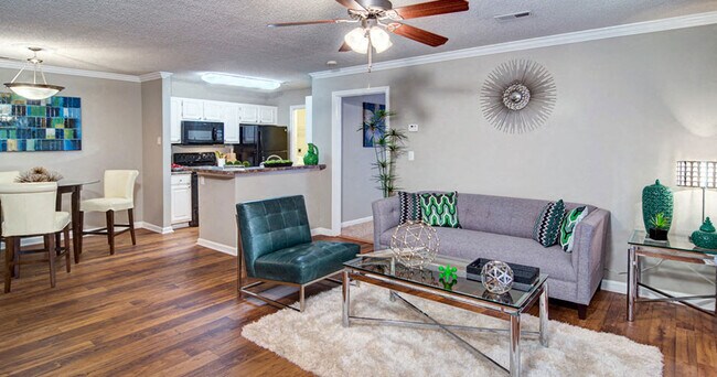 Foto del edificio - Huntington Chase Apartments
