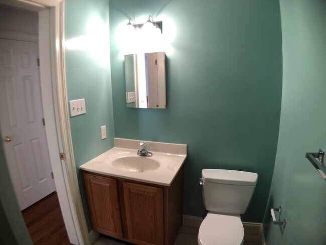 Building Photo - Beautiful Raised Ranch with 2 Car Garage, ...