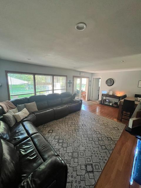 Foto del edificio - 525 Meadow Ln