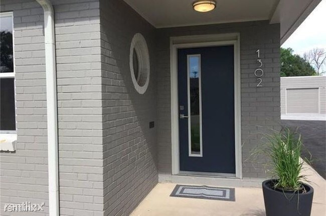Building Photo - 2 br, 1 bath Townhome - 1302 Winona Ct