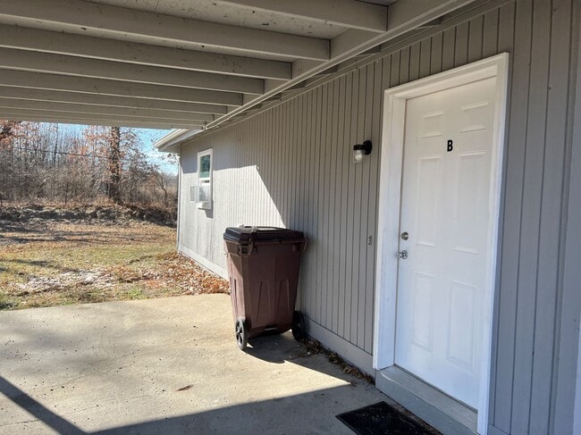 Building Photo - 2504 E Oakbrook Dr