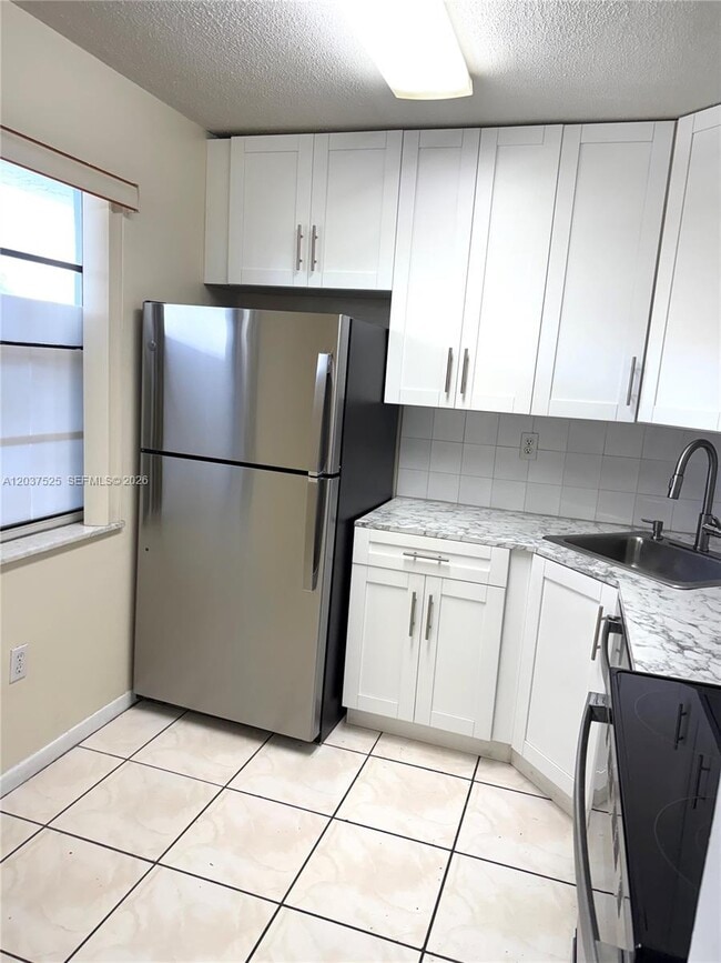 Building Photo - 9440 Fontainebleau Blvd