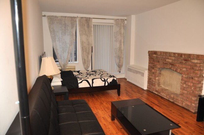 Building Photo - 407 W 51st St