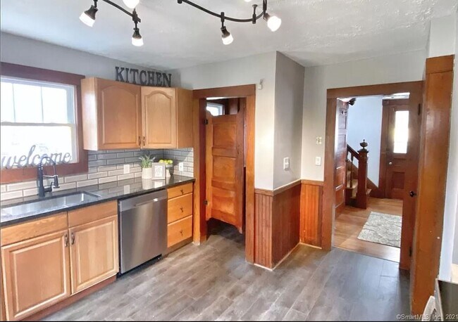 Foto del edificio - 643 Hopmeadow St