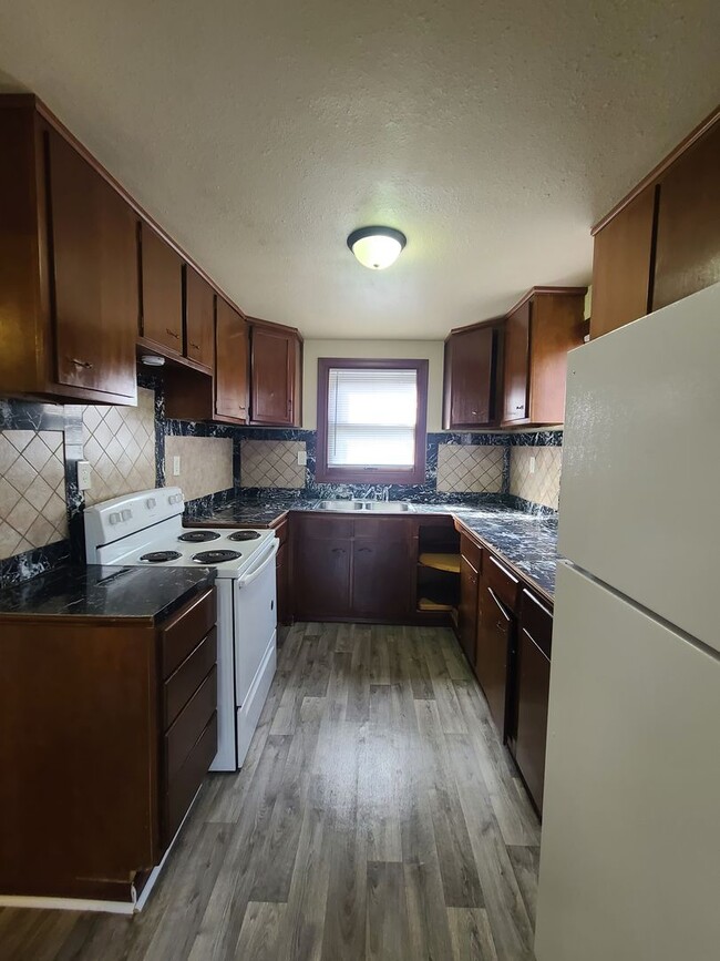 Building Photo - 38 E Beardsley Ave