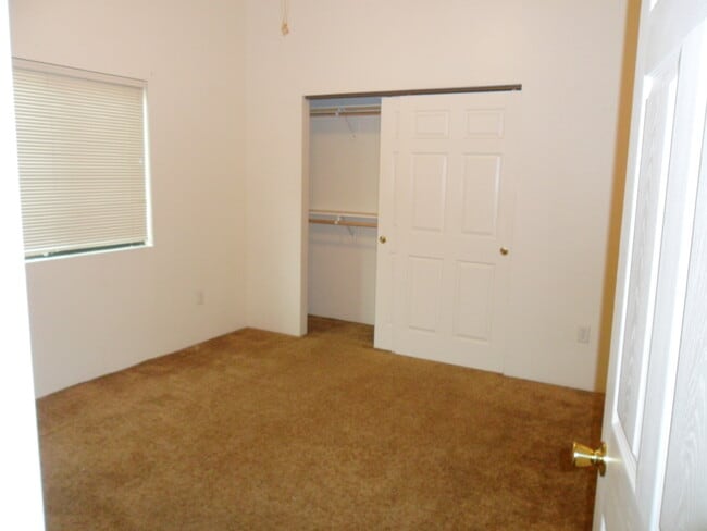 Building Photo - 1327 N Park Ave