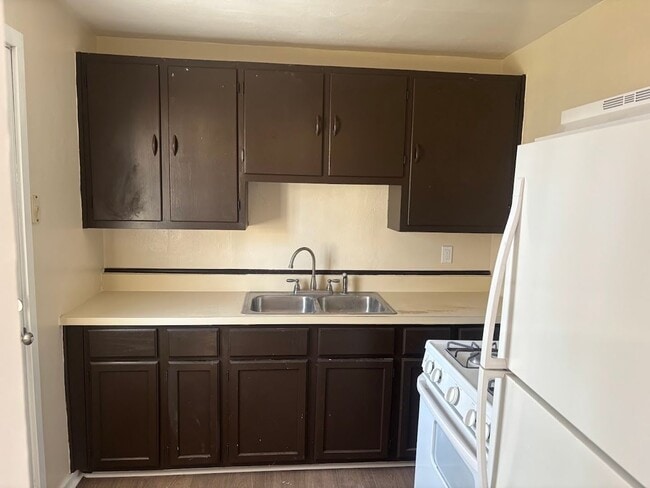 Foto del edificio - 4745 Lind St