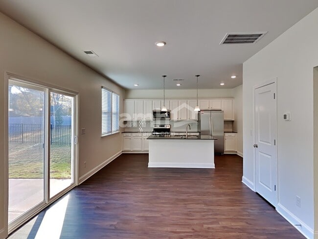 Building Photo - 572 Rivermist Dr