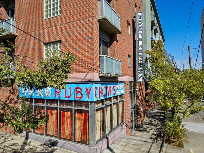 Building Photo - 620 Glen Iris Dr NE