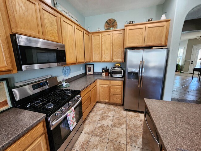 Building Photo - Beautiful Newman Home!