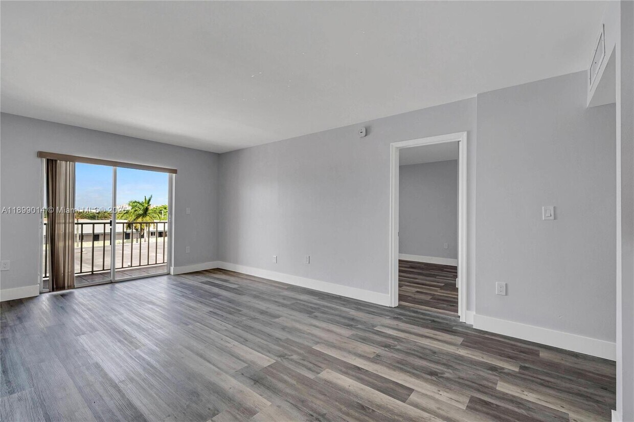 Foto principal - 16750 NE 10th Ave