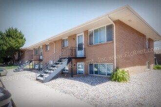 Building Photo - 3006 Sunset Dr