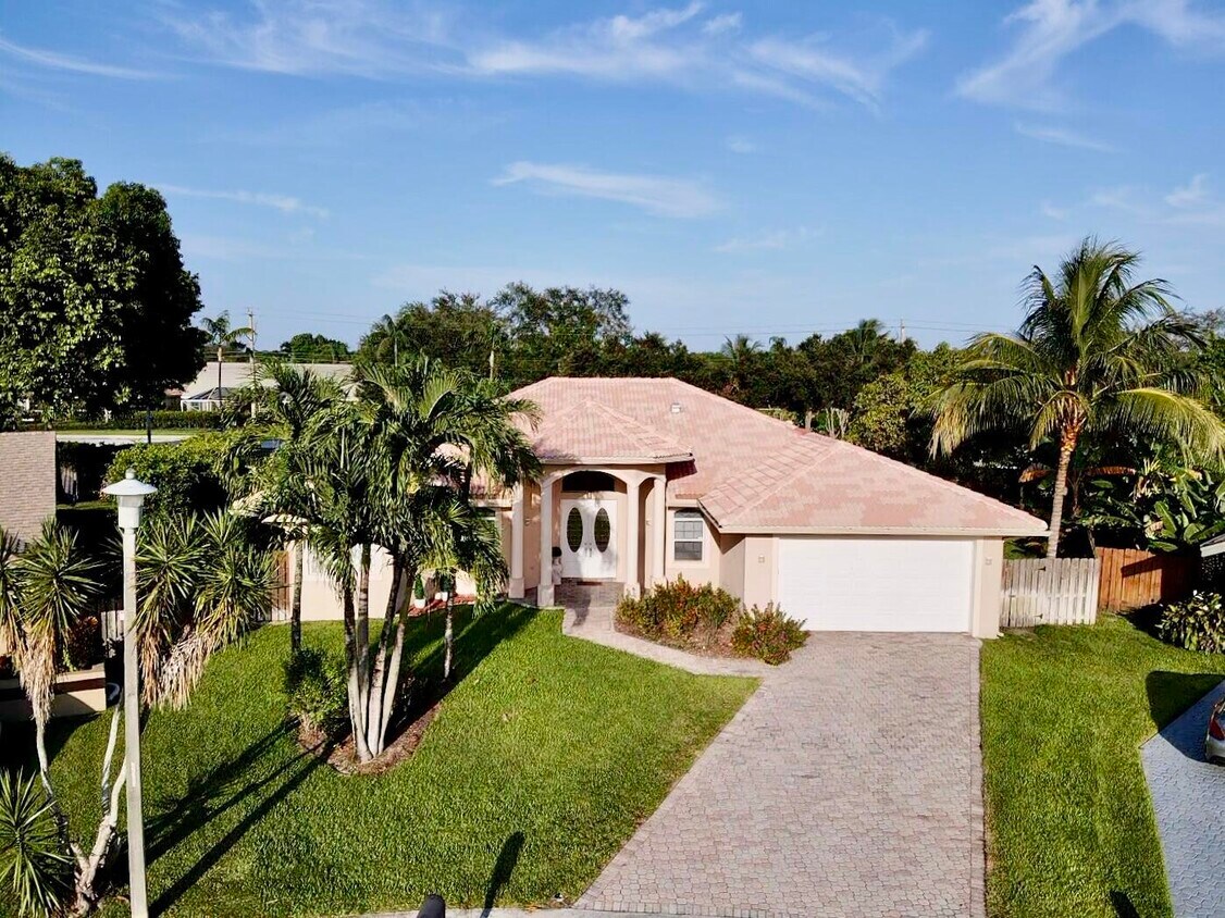 Foto principal - 13620 Folkestone Ct