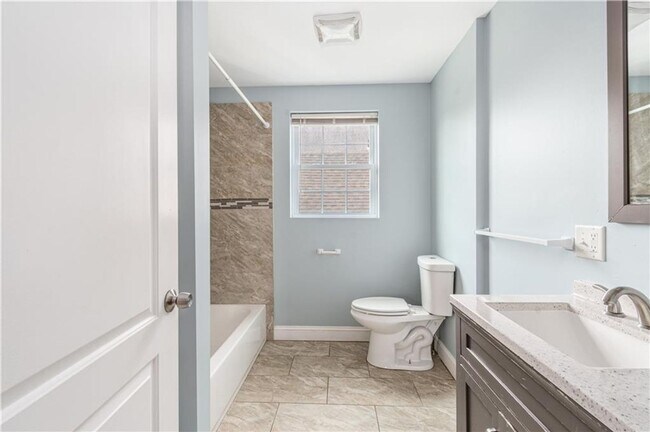 Foto del edificio - Charming 3-Bed, 1-Bath Providence Apartmen...