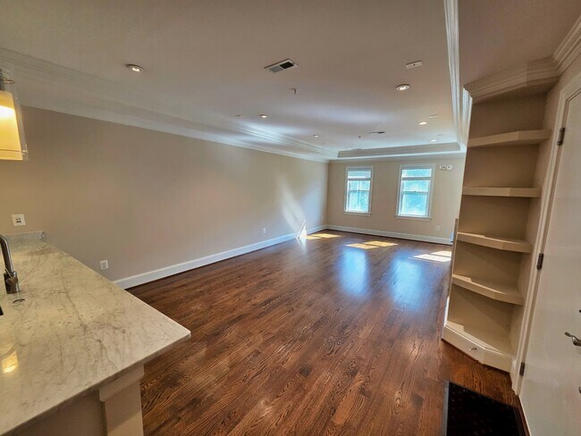 Foto del edificio - 2446 Ontario Rd NW