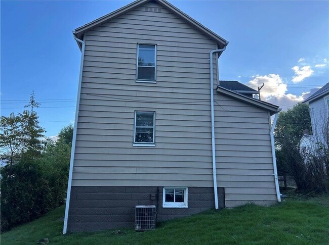 Back of the house - 25 E Craig St