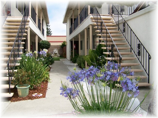 Building Photo - 3456 Redwood Ct