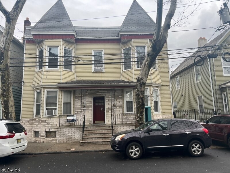 44 Lentz Ave Unit 3, Newark, NJ 07105 Room for Rent in Newark, NJ