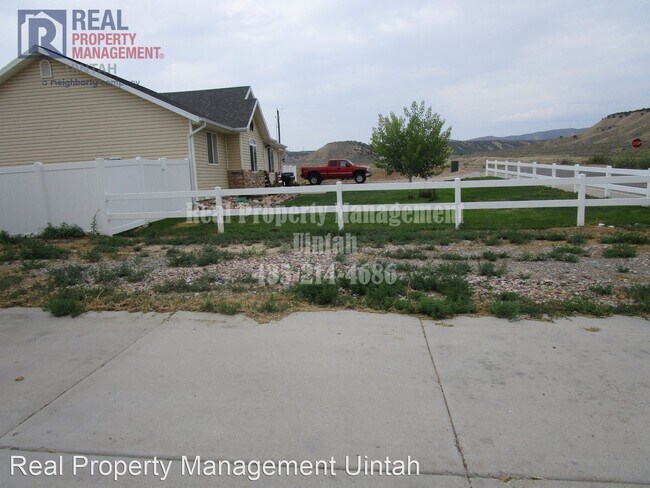 Foto del edificio - 5 br, 3 bath House - 4216 W 600 N