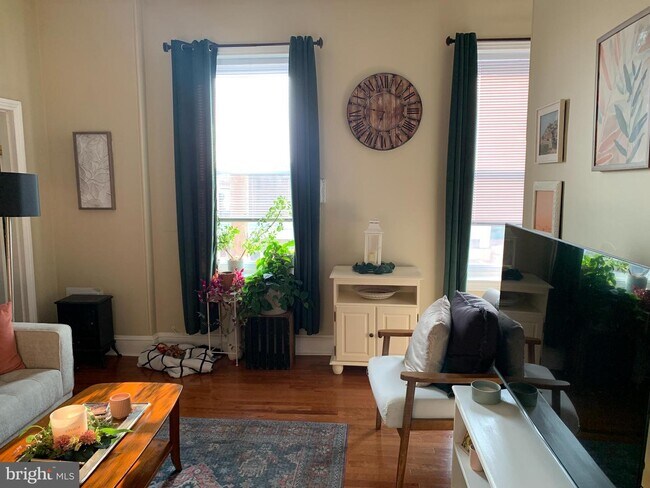 Foto del edificio - 2545 Brown St