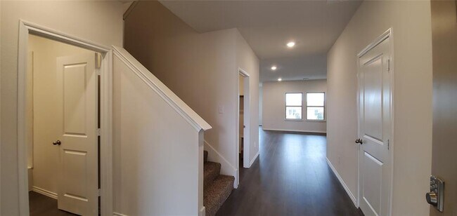 Building Photo - 813 Fueller Dr