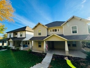 Building Photo - 2705 Sandage Ave