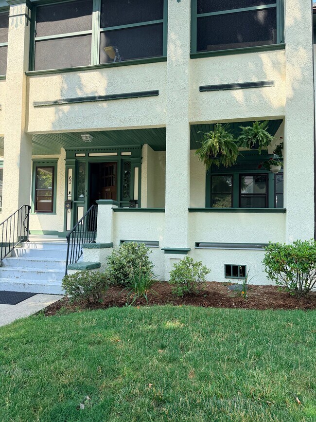 Foto del edificio - 62 Firglade Ave