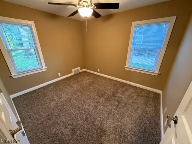 Foto del edificio - 425 Hawkins Dr