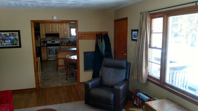 viviendo - 419 E King Rd