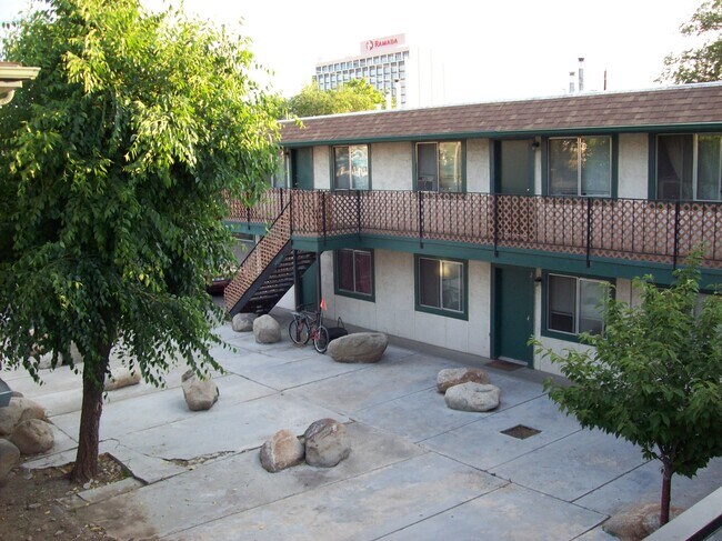 Foto del edificio - 1231 E 7th St