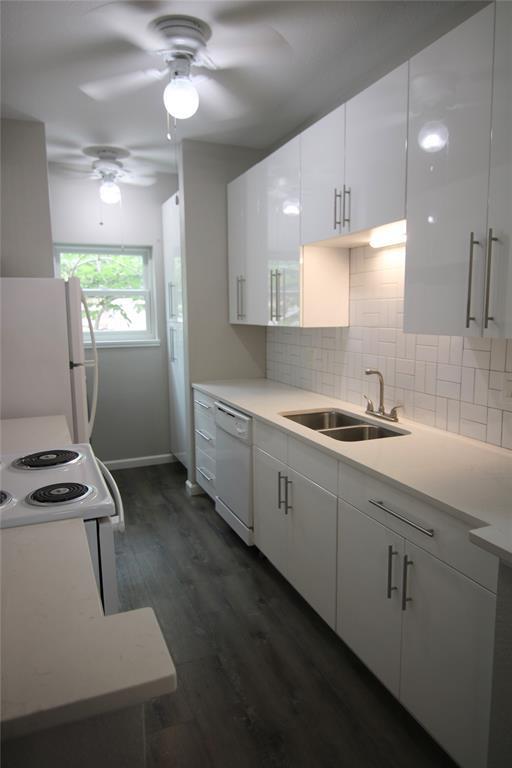 Foto del edificio - 2323 Fairwind Dr
