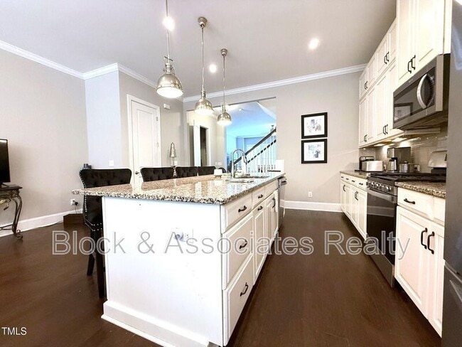 Building Photo - 3608 Julia Ln