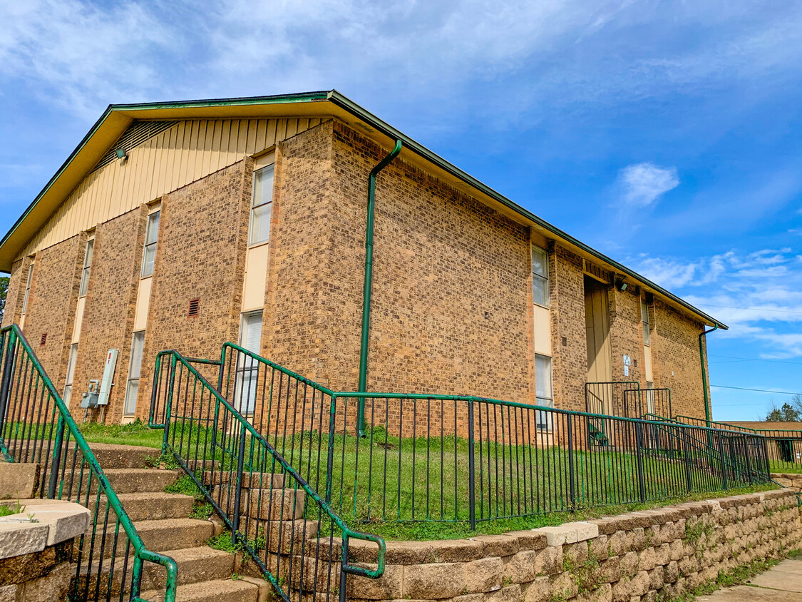 Building Photo - Ward Plaza Apartments