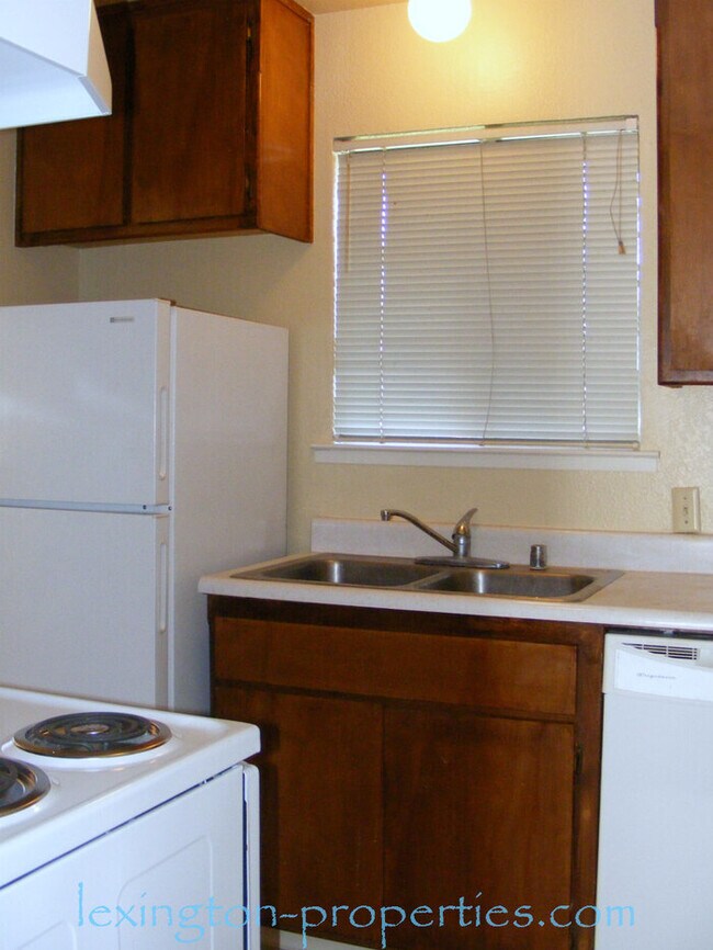 Foto del edificio - Charming 2BD/1.5BA Home, located in Arden ...